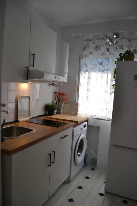 Cozy And Well Connected Apartment Seville Ngoại thất bức ảnh