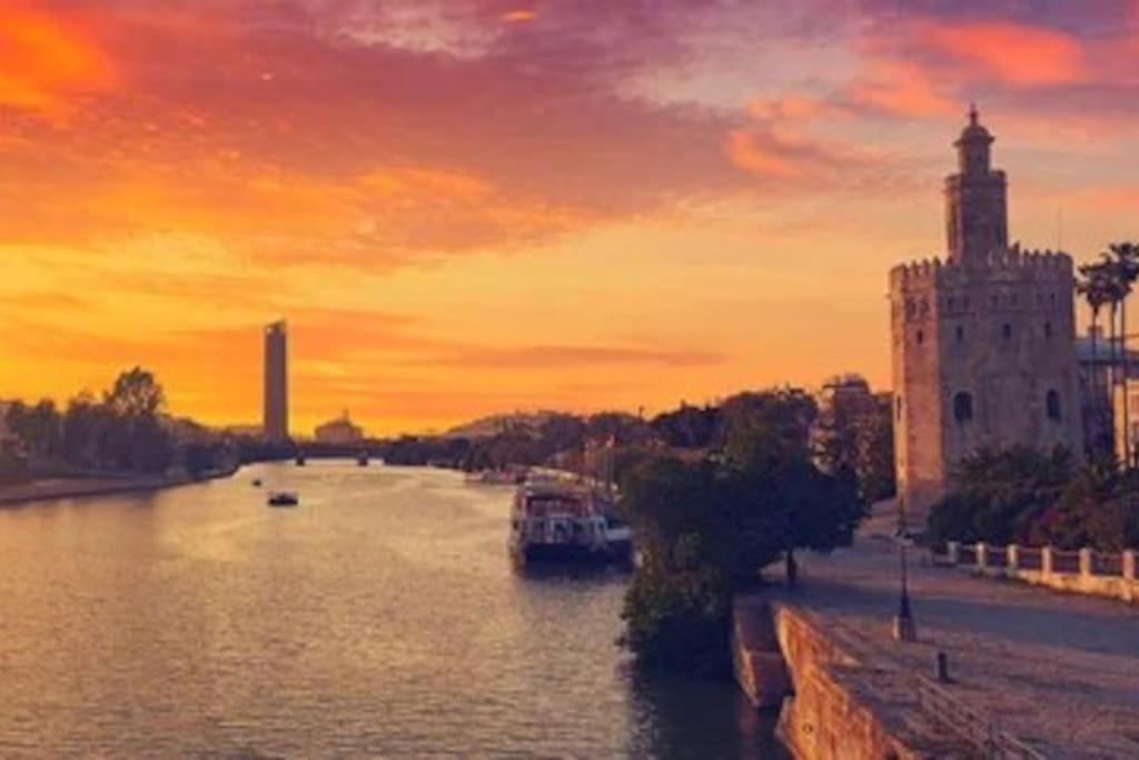 Cozy And Well Connected Apartment Seville Ngoại thất bức ảnh